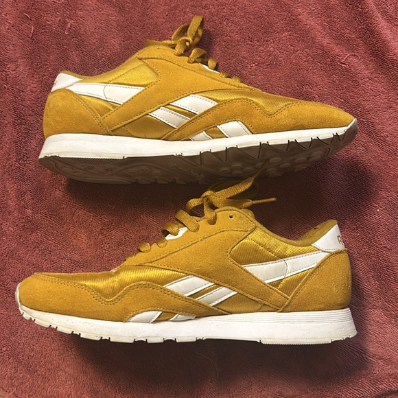 Gold Reeboks - Picture 4 of 6